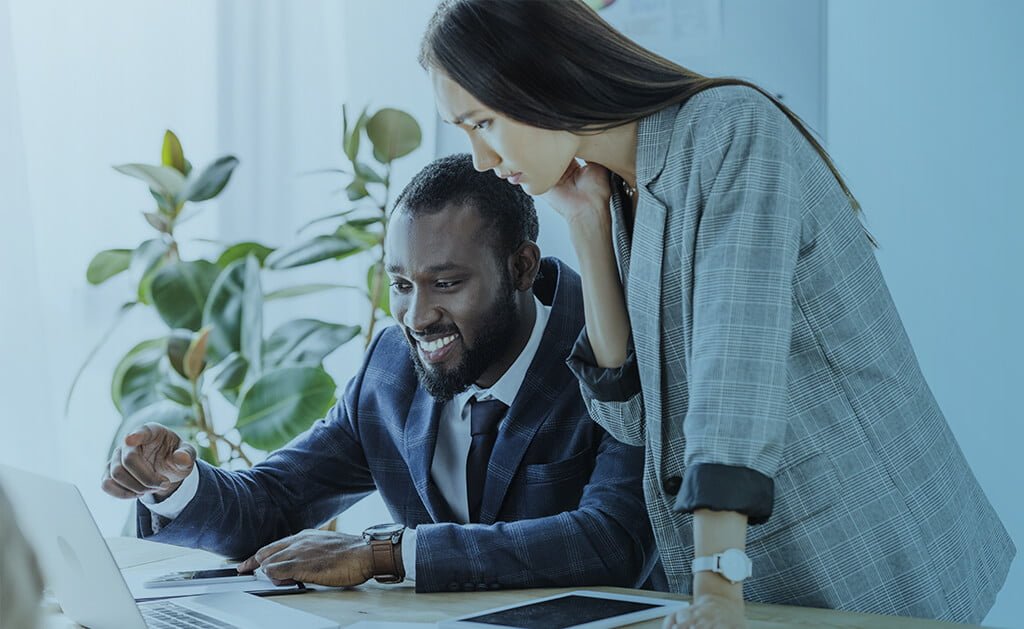 Como o relógio de ponto digital ajuda a reduzir custos?